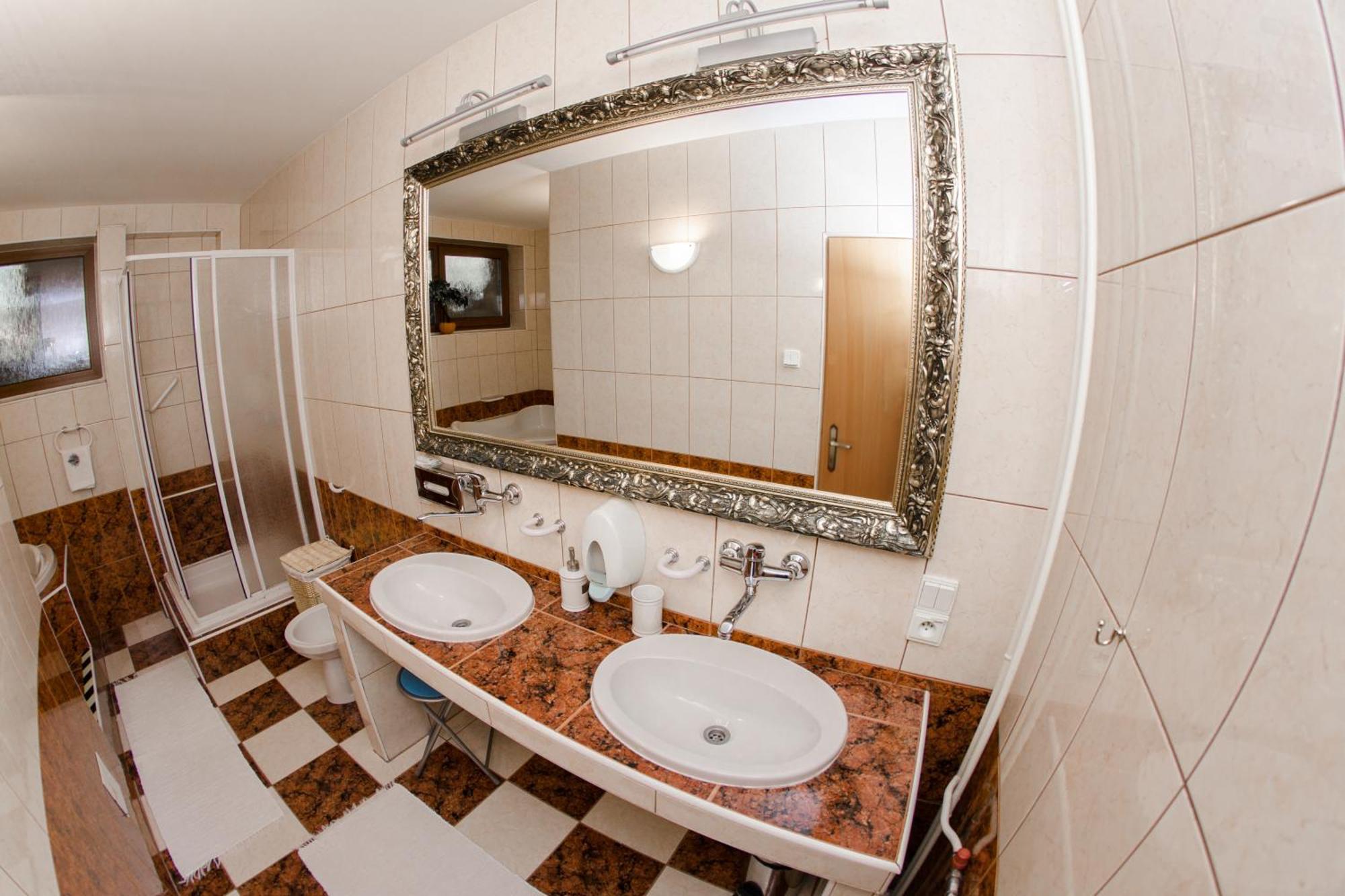 Hotel Sachticka Banska Bystrica Luaran gambar